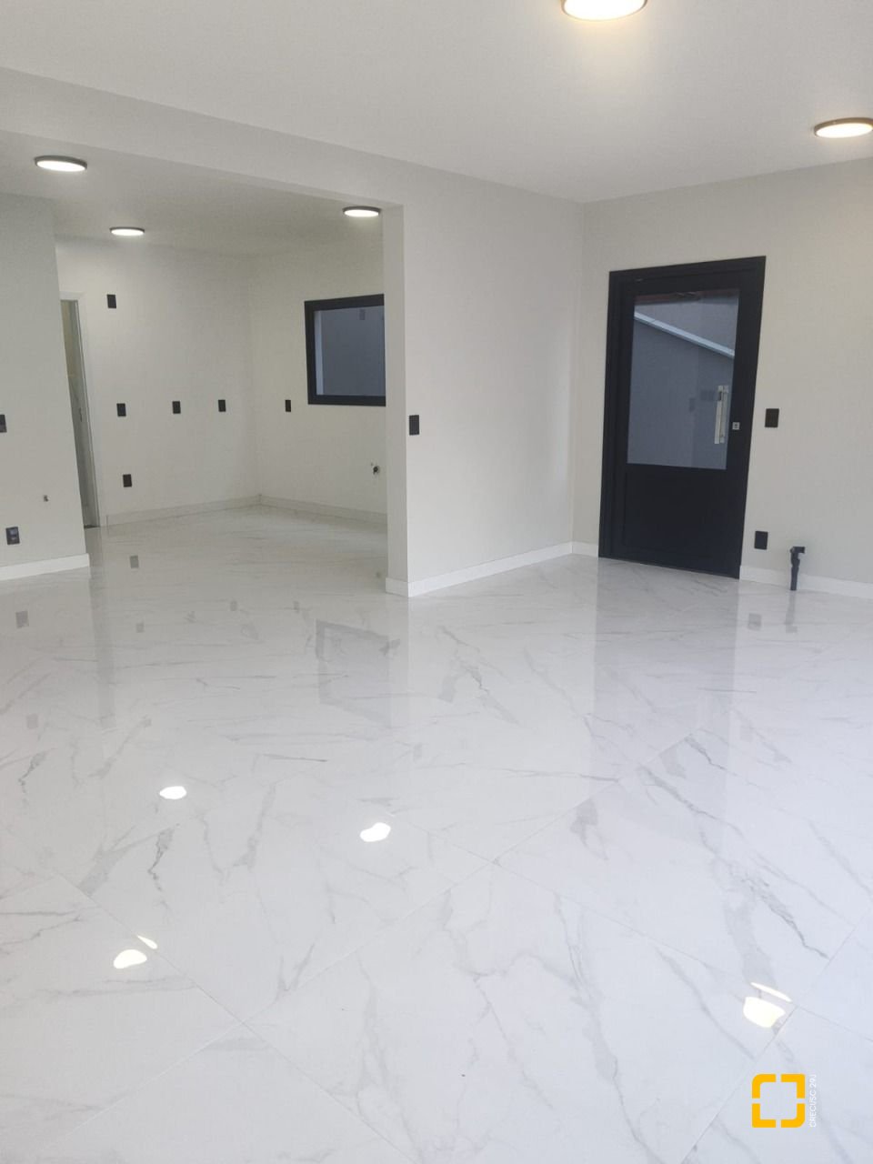Casa com 184m², 6 quartos (sendo 3 suítes), 2 garagens, no bairro Trindade em Florianópolis