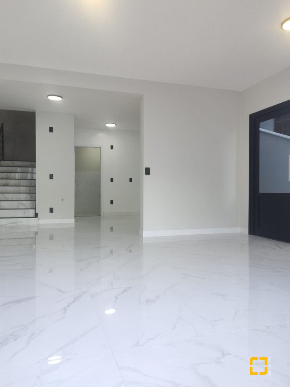 Casa com 184m², 6 quartos (sendo 3 suítes), 2 garagens, no bairro Trindade em Florianópolis