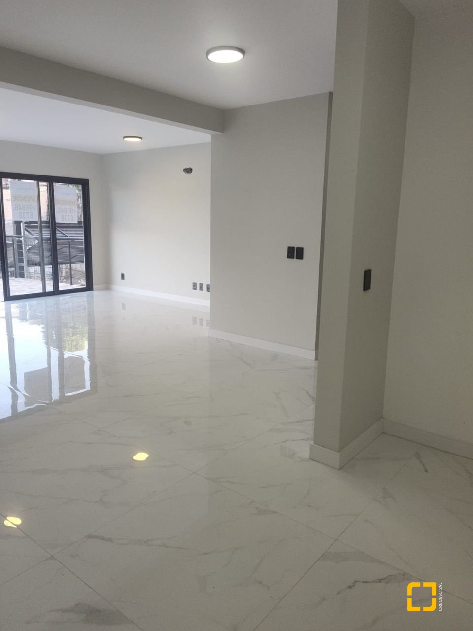 Casa com 184m², 6 quartos (sendo 3 suítes), 2 garagens, no bairro Trindade em Florianópolis