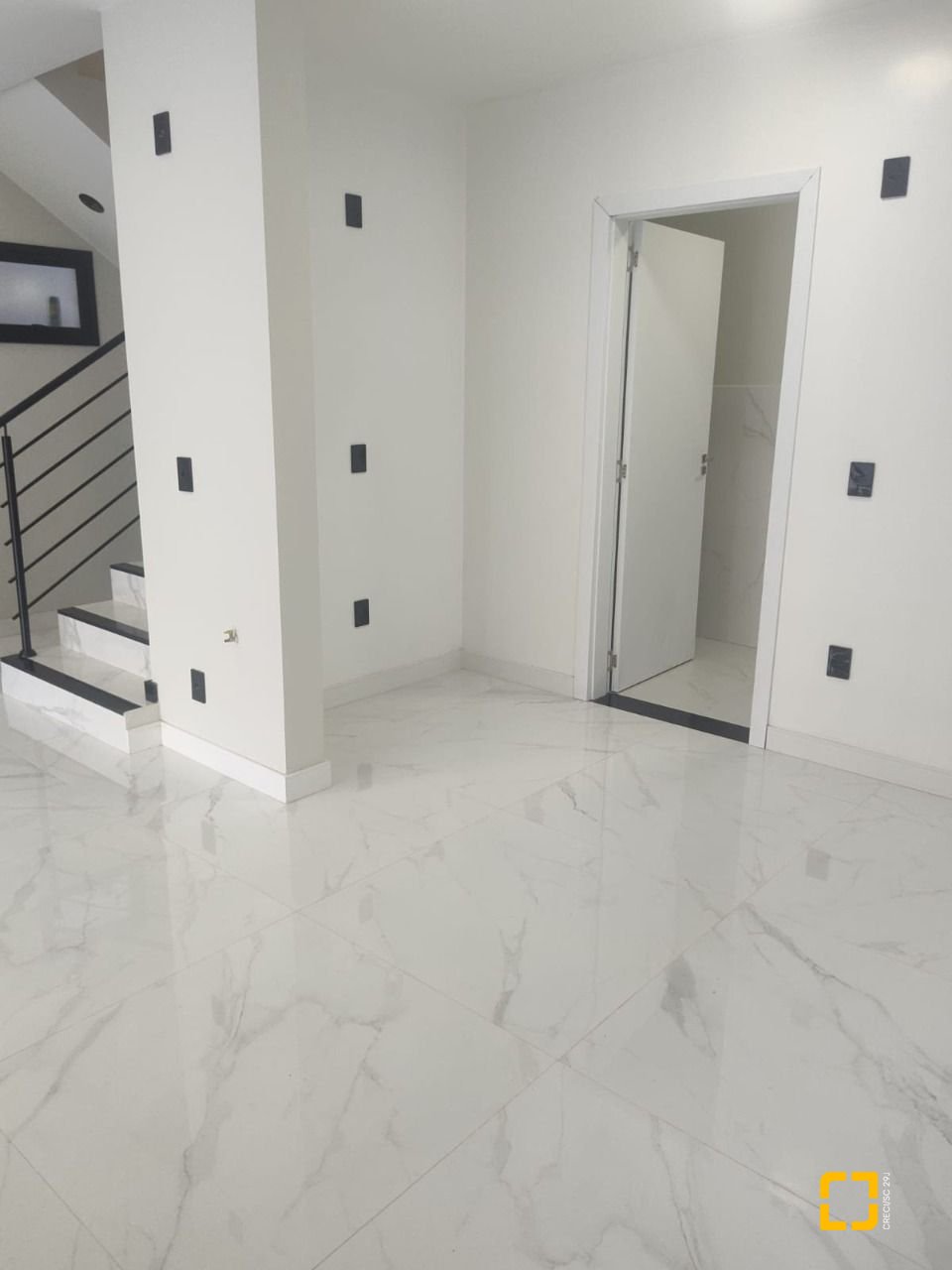 Casa com 184m², 6 quartos (sendo 3 suítes), 2 garagens, no bairro Trindade em Florianópolis