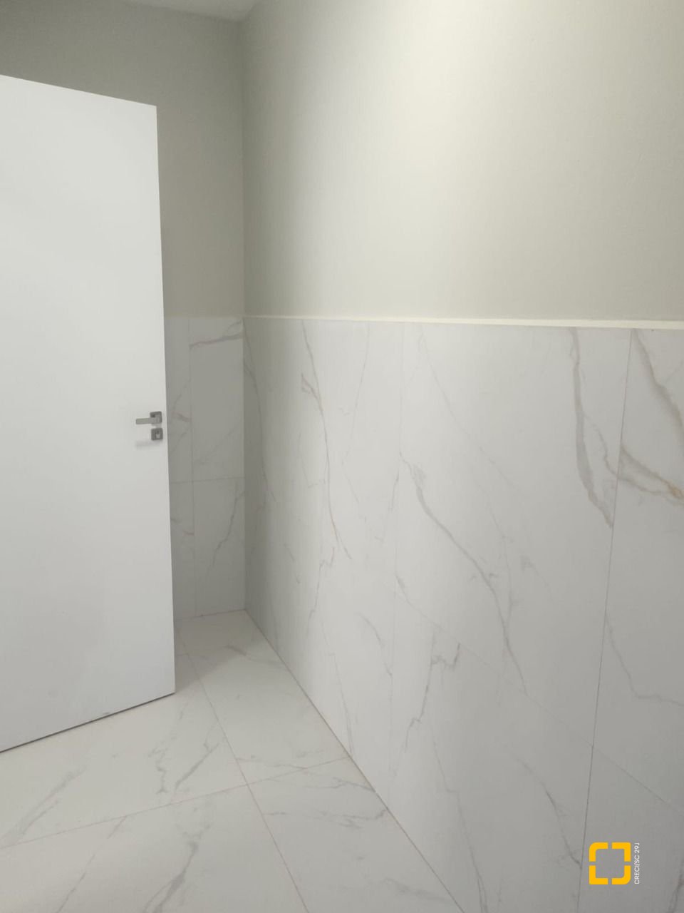 Casa com 184m², 6 quartos (sendo 3 suítes), 2 garagens, no bairro Trindade em Florianópolis