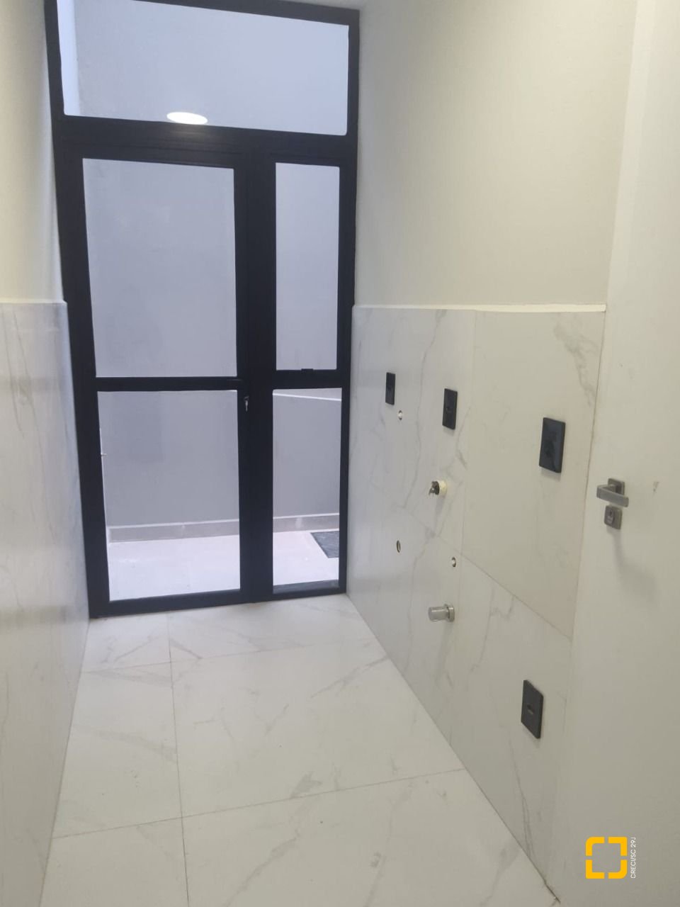Casa com 184m², 6 quartos (sendo 3 suítes), 2 garagens, no bairro Trindade em Florianópolis