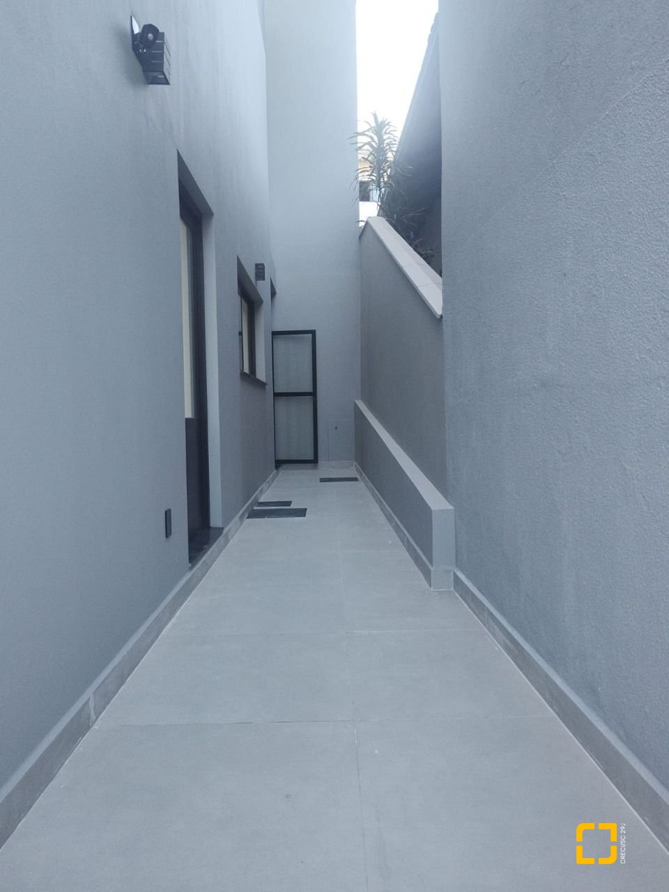Casa com 184m², 6 quartos (sendo 3 suítes), 2 garagens, no bairro Trindade em Florianópolis