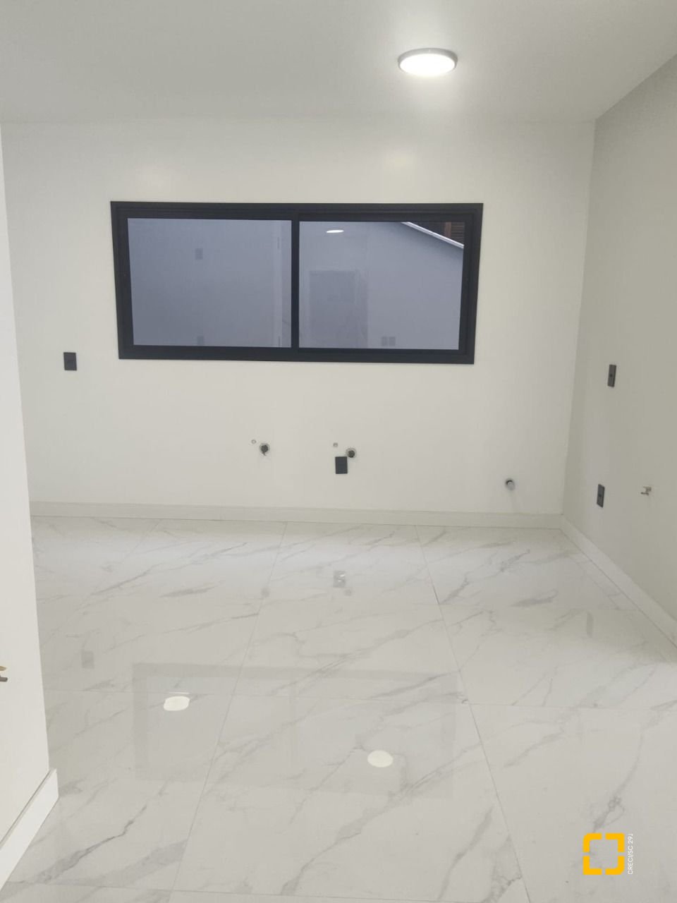 Casa com 184m², 6 quartos (sendo 3 suítes), 2 garagens, no bairro Trindade em Florianópolis