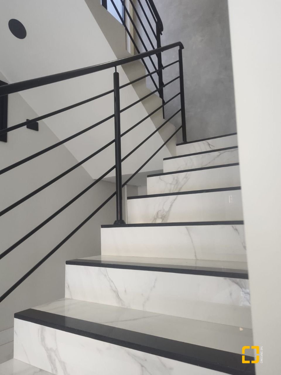 Casa com 184m², 6 quartos (sendo 3 suítes), 2 garagens, no bairro Trindade em Florianópolis