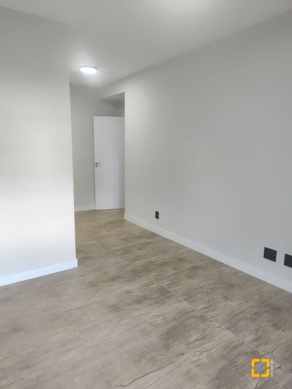 Casa com 184m², 6 quartos (sendo 3 suítes), 2 garagens, no bairro Trindade em Florianópolis