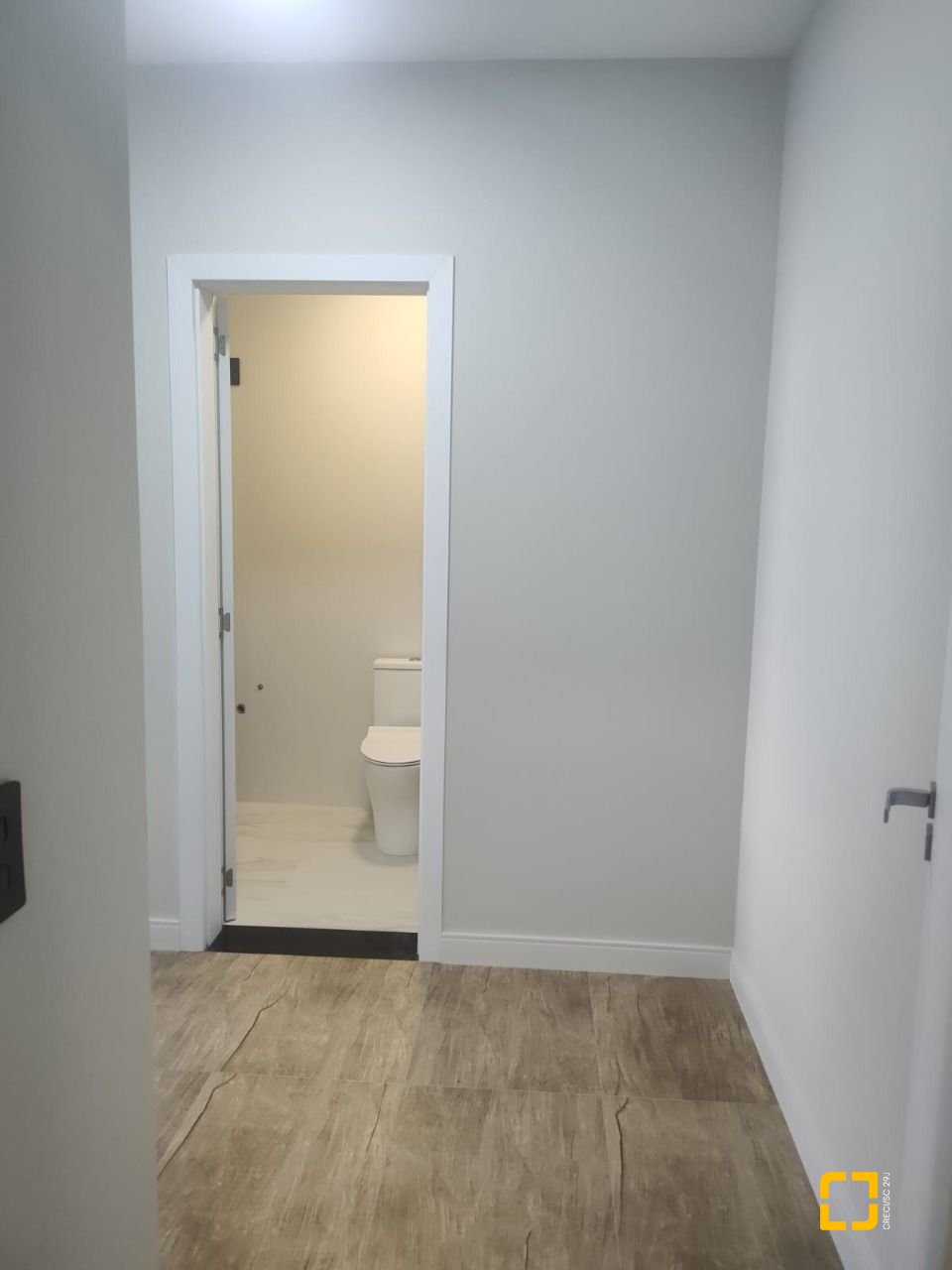 Casa com 184m², 6 quartos (sendo 3 suítes), 2 garagens, no bairro Trindade em Florianópolis