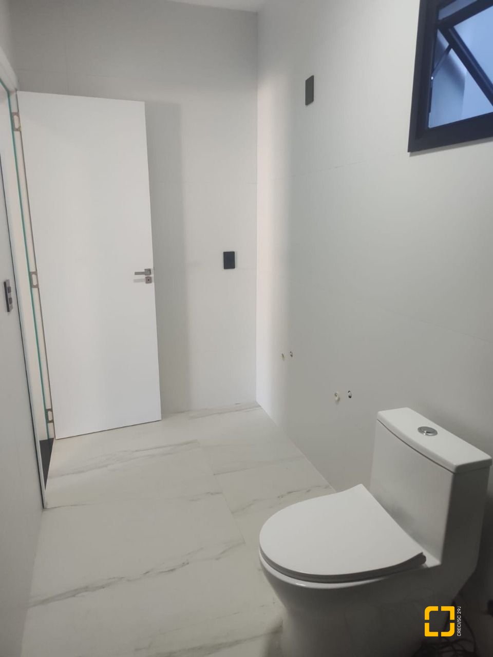Casa com 184m², 6 quartos (sendo 3 suítes), 2 garagens, no bairro Trindade em Florianópolis