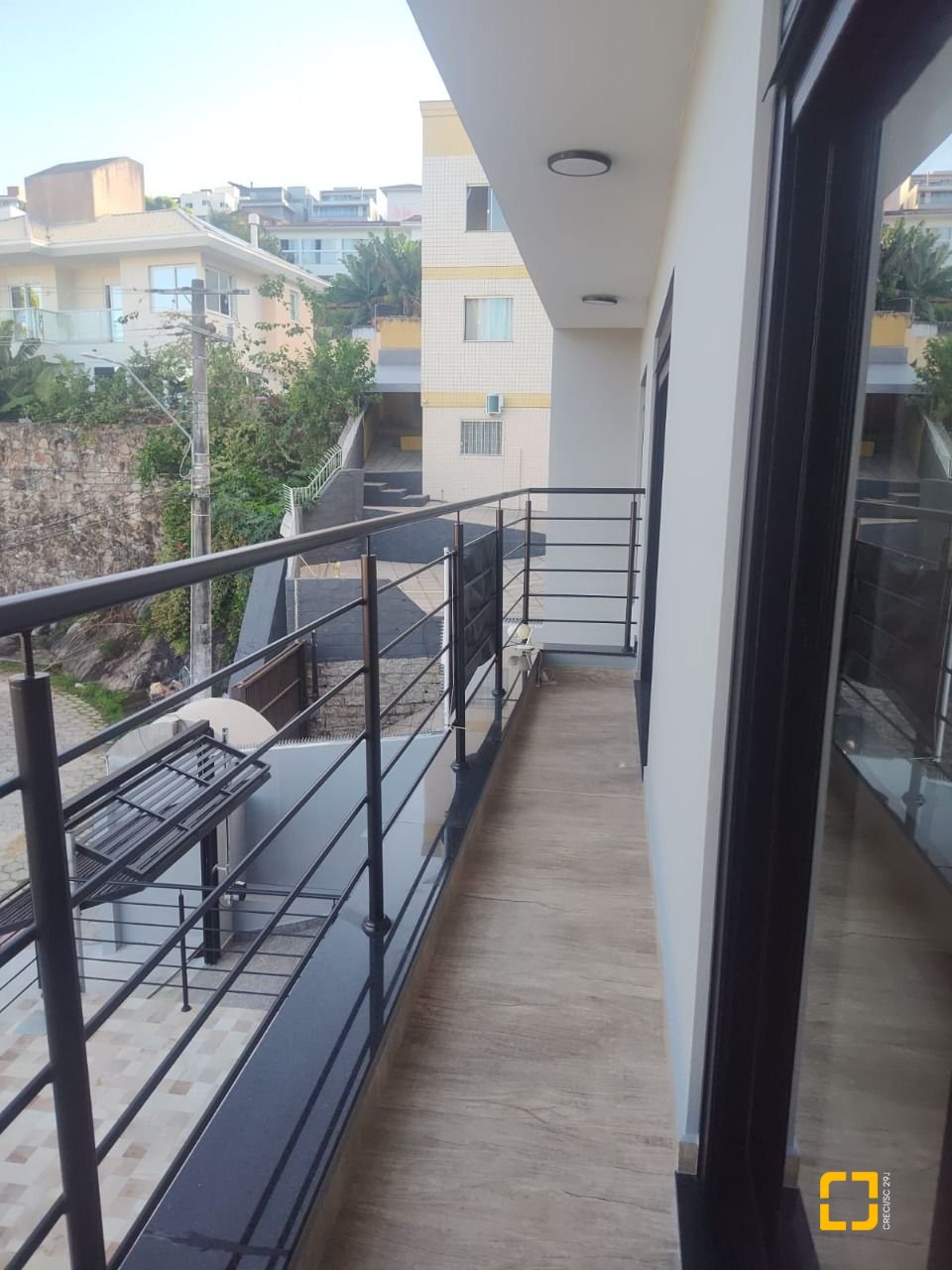 Casa com 184m², 6 quartos (sendo 3 suítes), 2 garagens, no bairro Trindade em Florianópolis