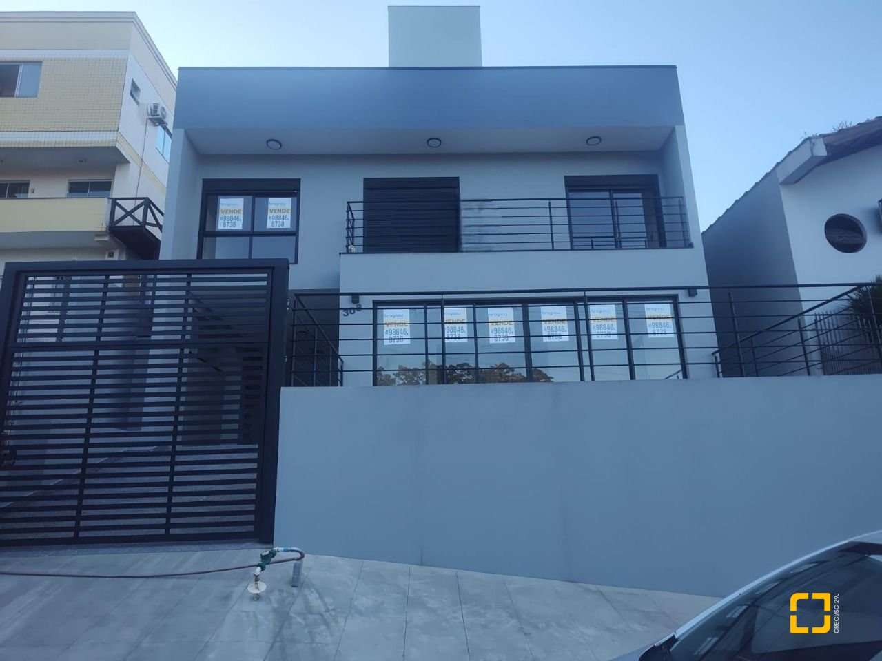 Casa com 184m², 6 quartos (sendo 3 suítes), 2 garagens, no bairro Trindade em Florianópolis