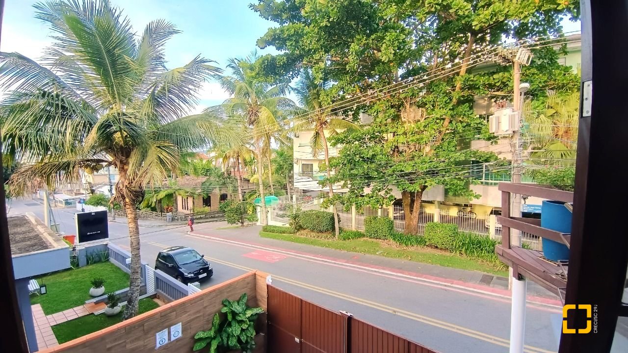 Casa com 490m², 15 quartos (sendo 1 suíte), 2 garagens, no bairro Canasvieiras em Florianópolis