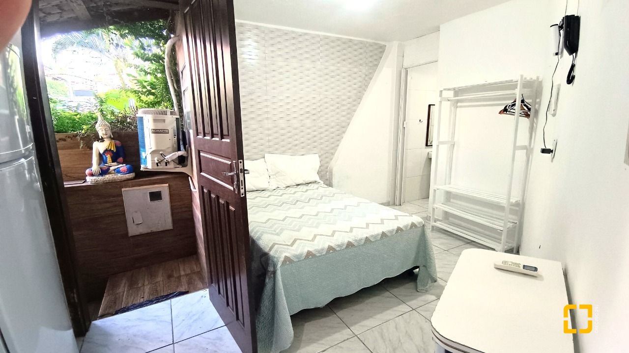 Casa com 490m², 15 quartos (sendo 1 suíte), 2 garagens, no bairro Canasvieiras em Florianópolis