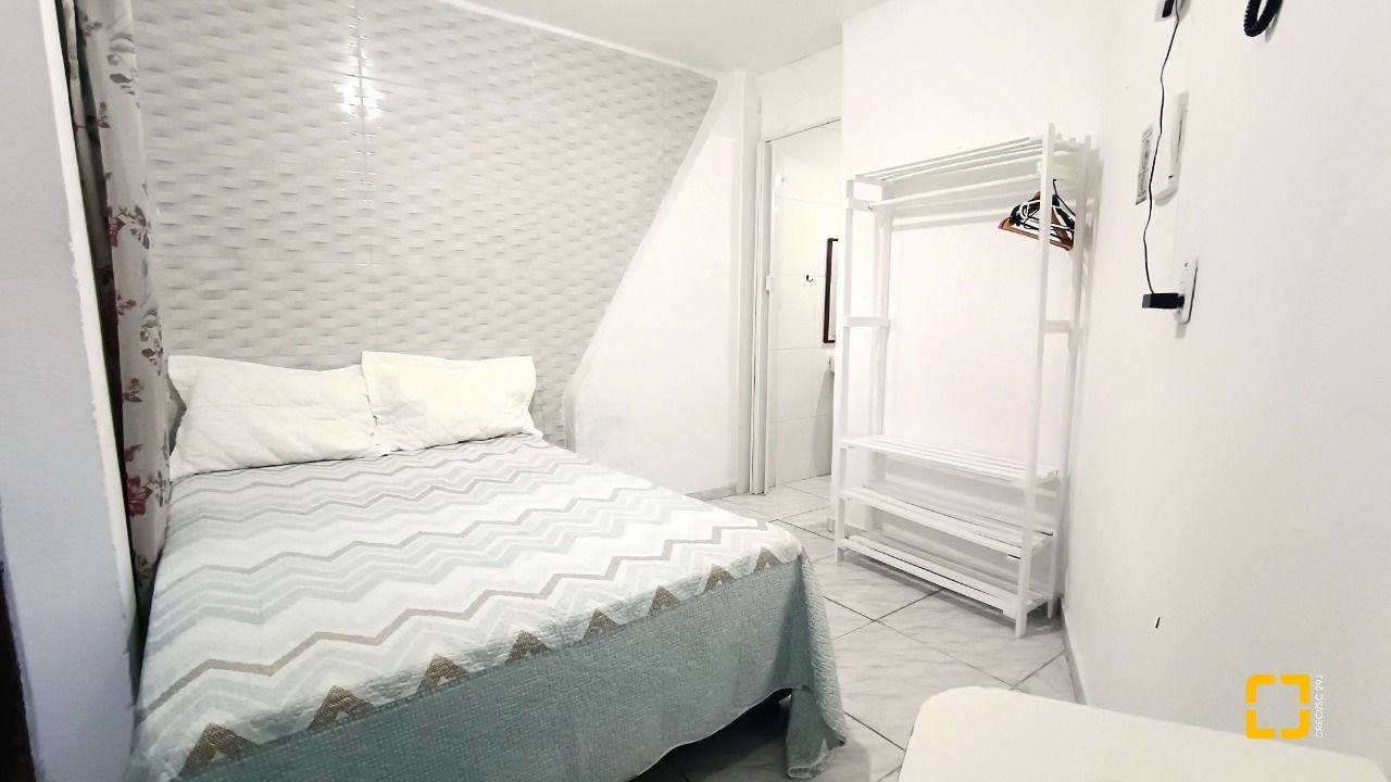 Casa com 490m², 15 quartos (sendo 1 suíte), 2 garagens, no bairro Canasvieiras em Florianópolis