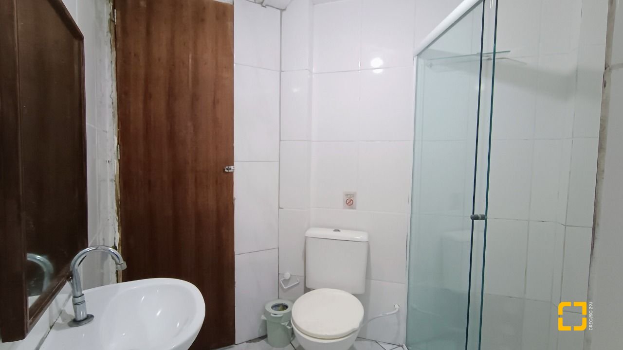Casa com 490m², 15 quartos (sendo 1 suíte), 2 garagens, no bairro Canasvieiras em Florianópolis