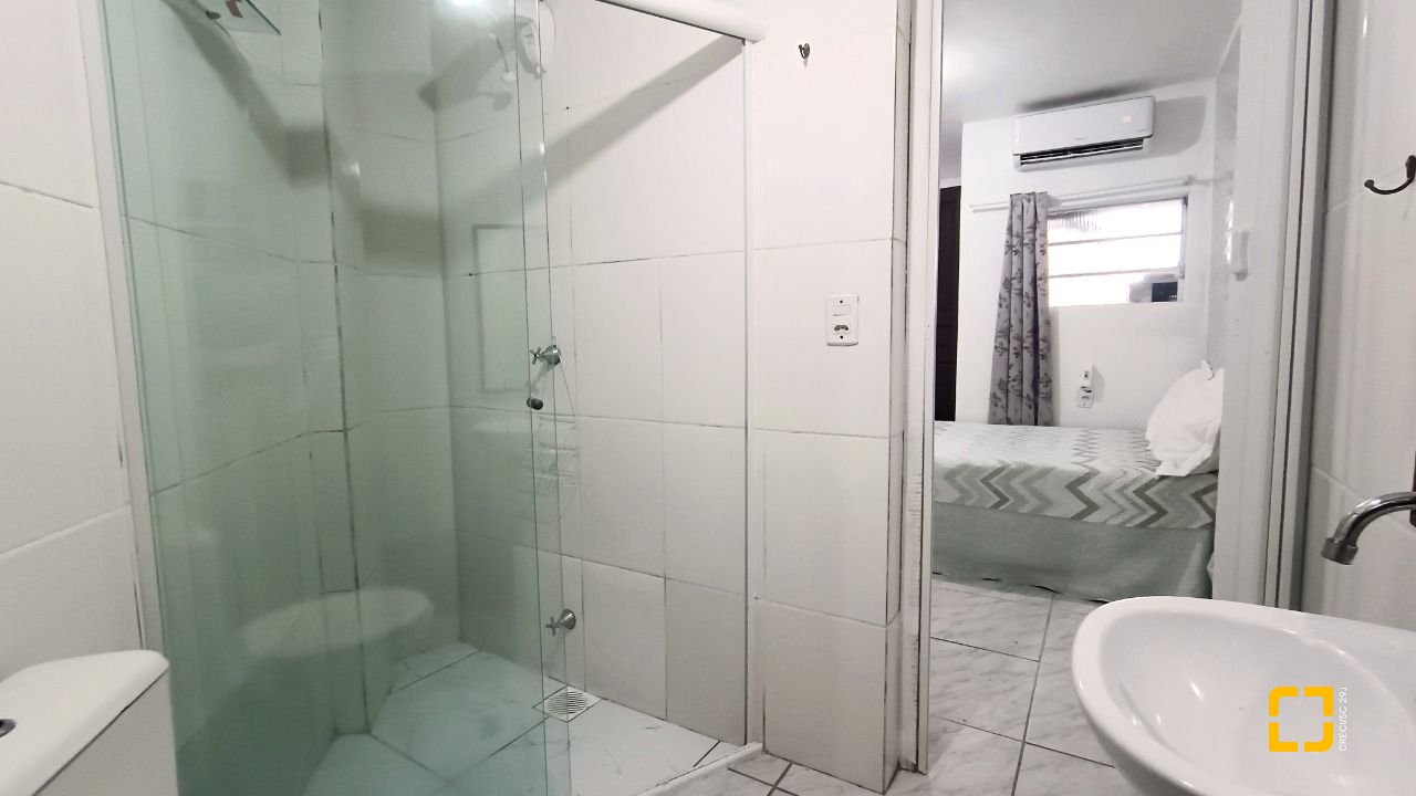 Casa com 490m², 15 quartos (sendo 1 suíte), 2 garagens, no bairro Canasvieiras em Florianópolis