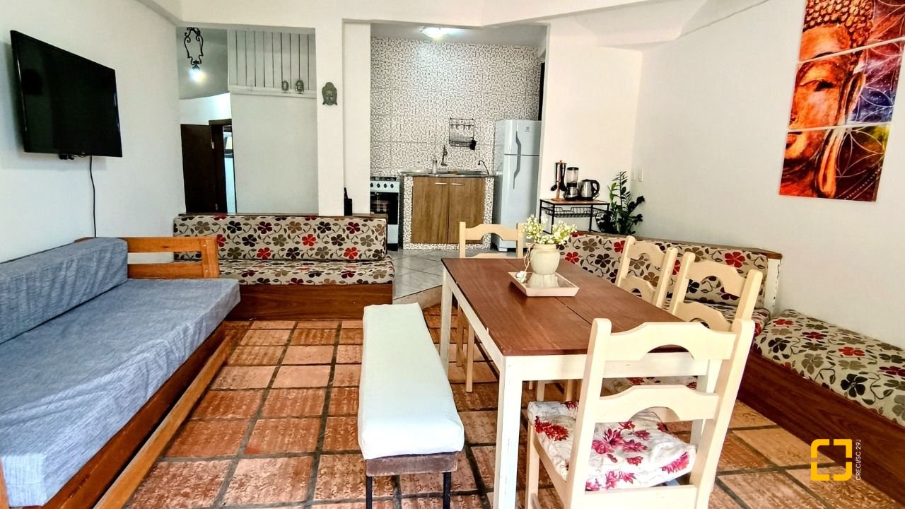 Casa com 490m², 15 quartos (sendo 1 suíte), 2 garagens, no bairro Canasvieiras em Florianópolis