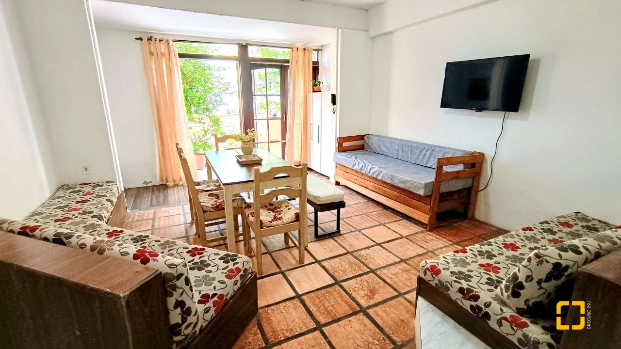 Casa com 490m², 15 quartos (sendo 1 suíte), 2 garagens, no bairro Canasvieiras em Florianópolis
