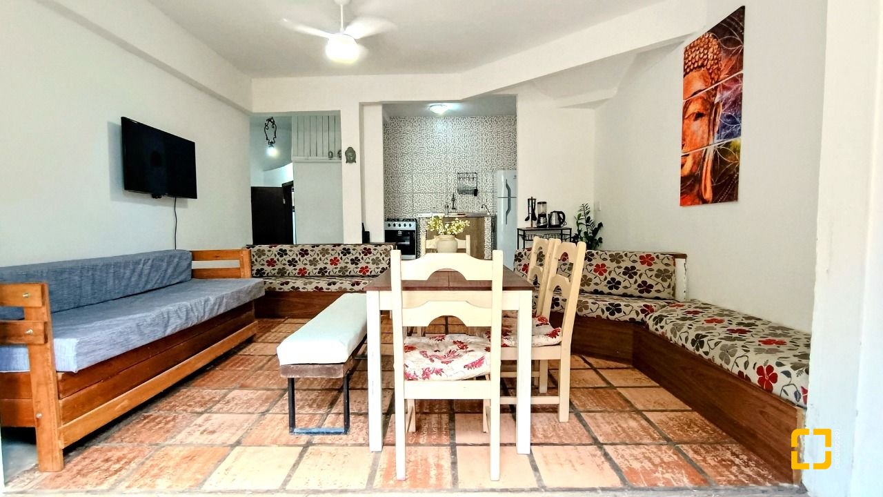 Casa com 490m², 15 quartos (sendo 1 suíte), 2 garagens, no bairro Canasvieiras em Florianópolis
