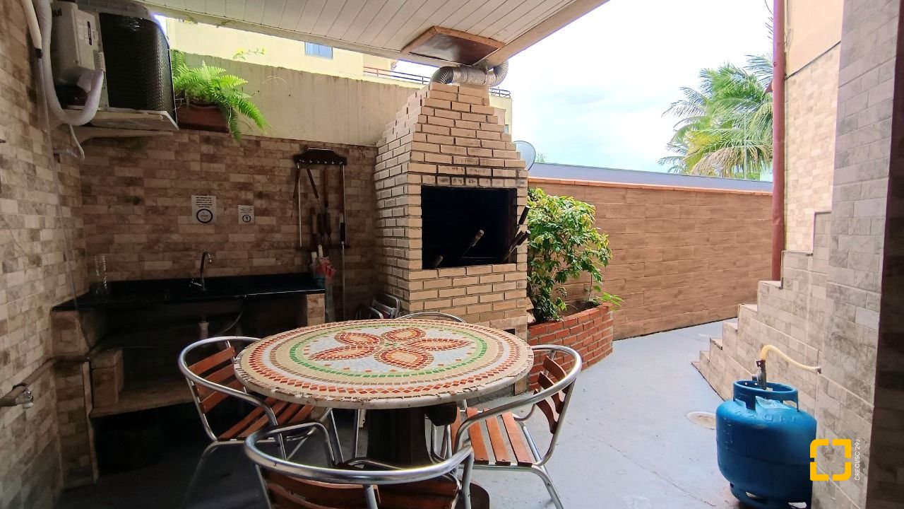 Casa com 490m², 15 quartos (sendo 1 suíte), 2 garagens, no bairro Canasvieiras em Florianópolis