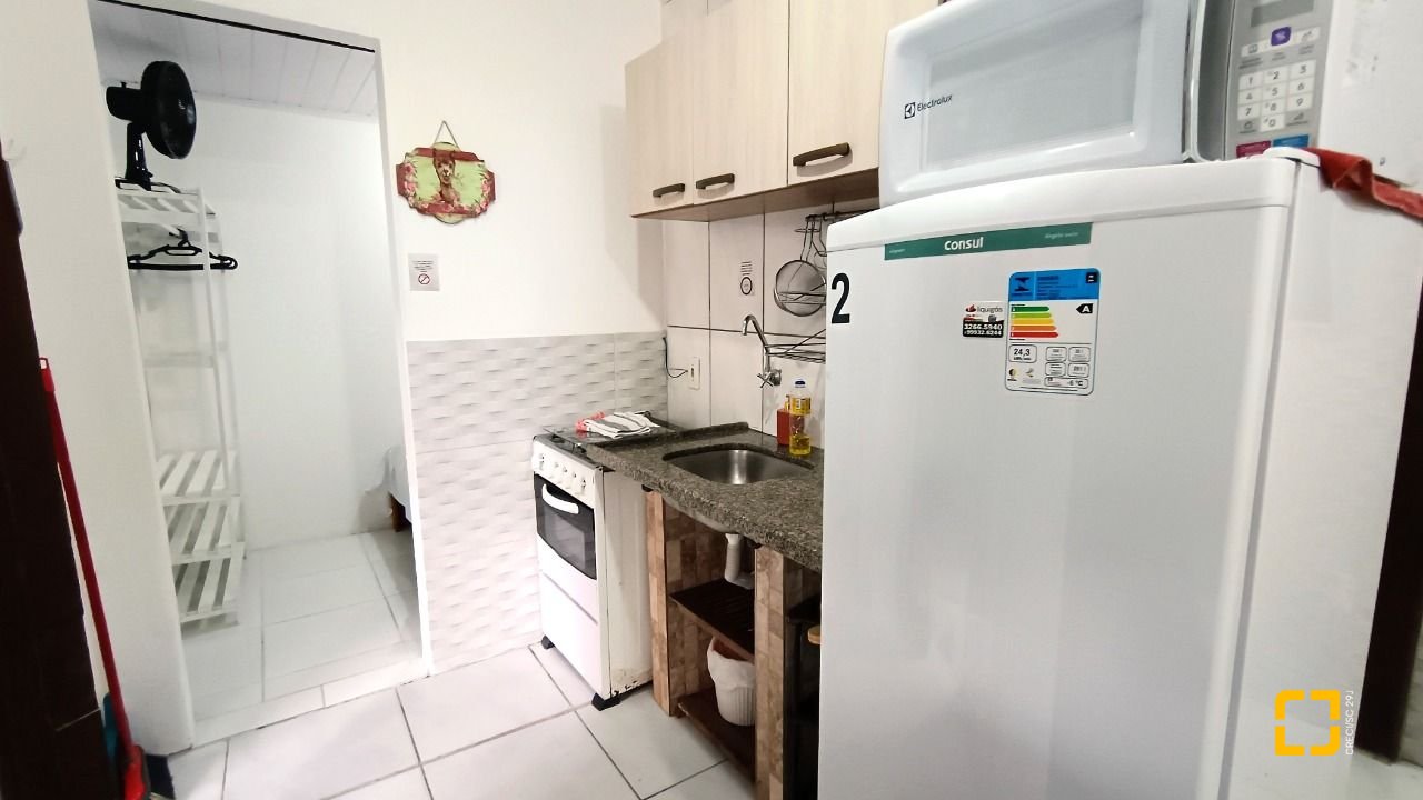 Casa com 490m², 15 quartos (sendo 1 suíte), 2 garagens, no bairro Canasvieiras em Florianópolis