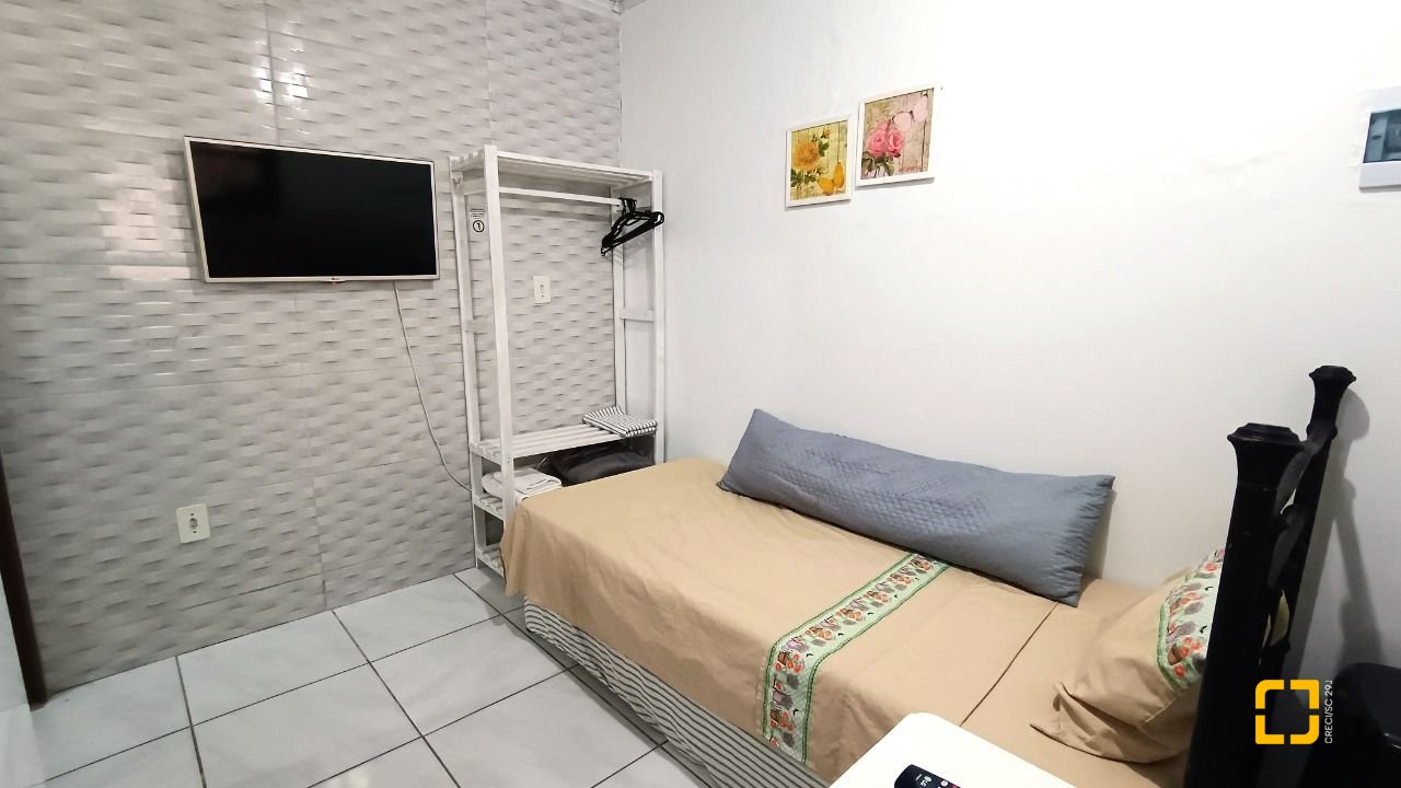 Casa com 490m², 15 quartos (sendo 1 suíte), 2 garagens, no bairro Canasvieiras em Florianópolis