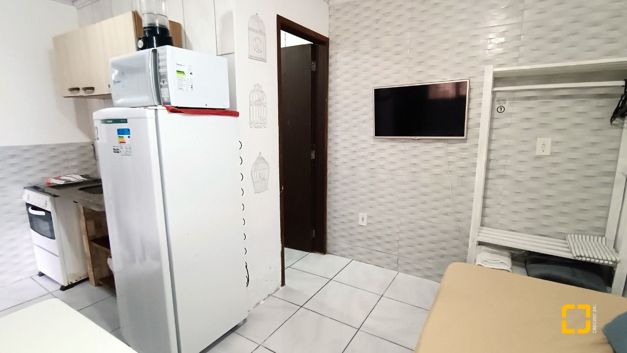 Casa com 490m², 15 quartos (sendo 1 suíte), 2 garagens, no bairro Canasvieiras em Florianópolis