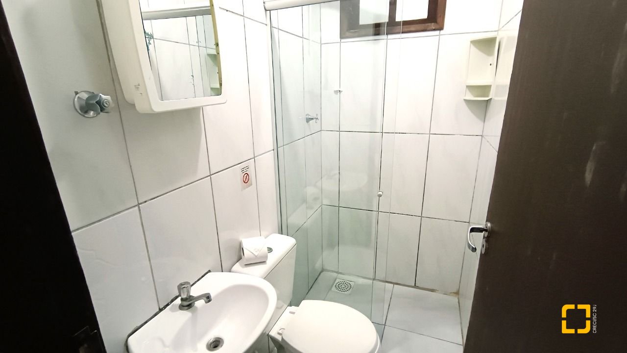 Casa com 490m², 15 quartos (sendo 1 suíte), 2 garagens, no bairro Canasvieiras em Florianópolis