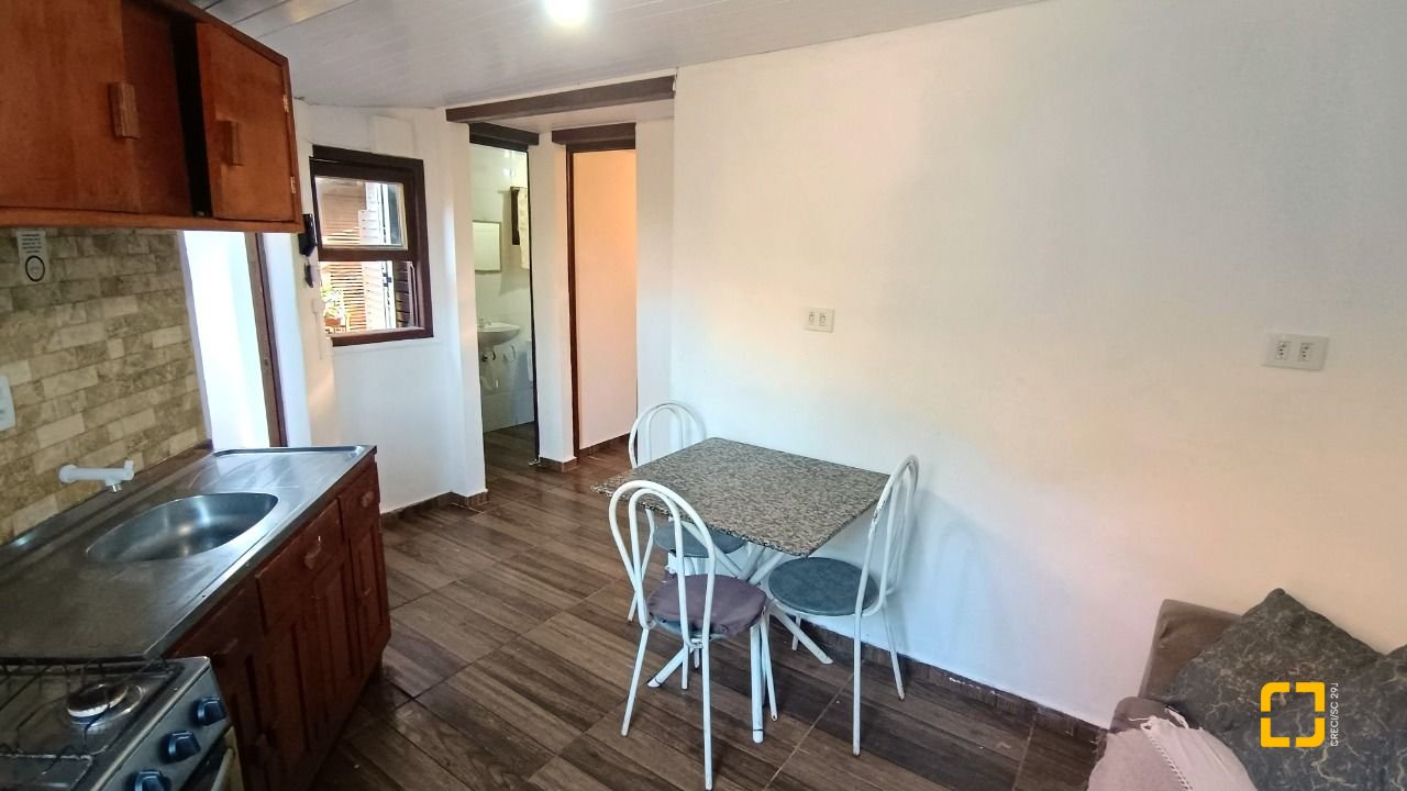 Casa com 490m², 15 quartos (sendo 1 suíte), 2 garagens, no bairro Canasvieiras em Florianópolis