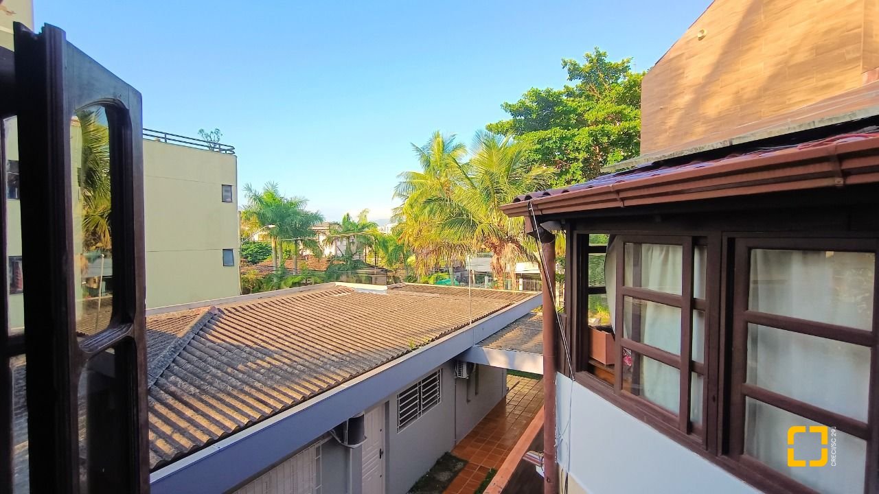 Casa com 490m², 15 quartos (sendo 1 suíte), 2 garagens, no bairro Canasvieiras em Florianópolis
