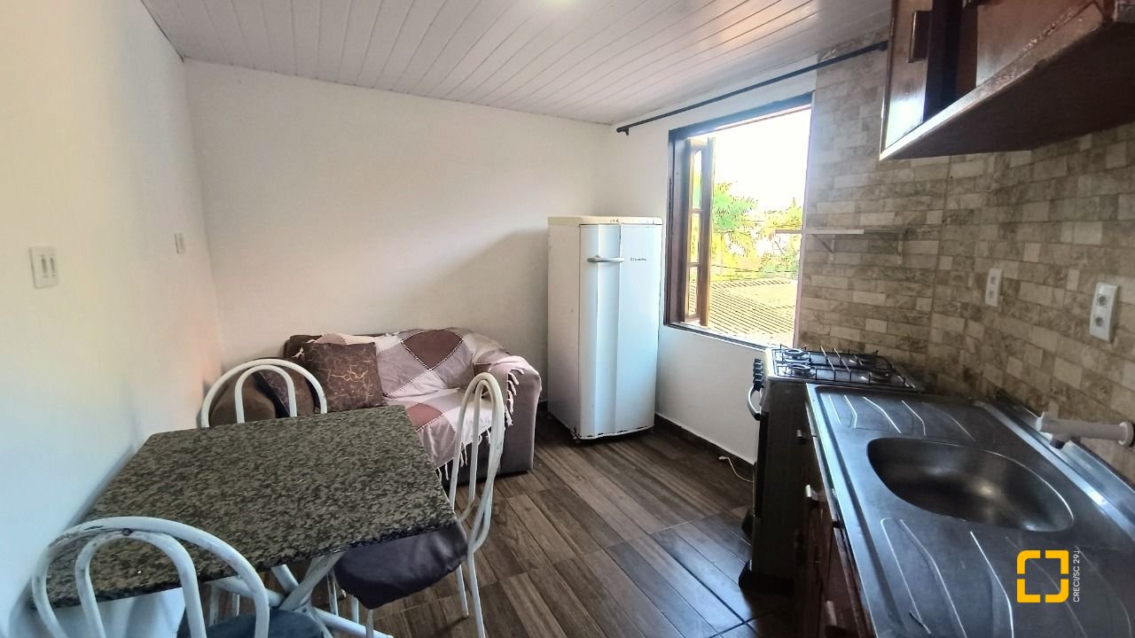 Casa com 490m², 15 quartos (sendo 1 suíte), 2 garagens, no bairro Canasvieiras em Florianópolis