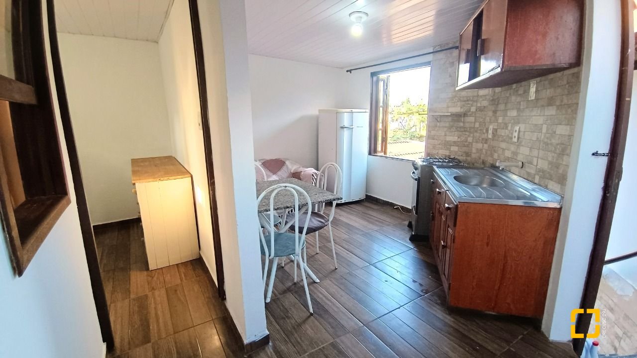Casa com 490m², 15 quartos (sendo 1 suíte), 2 garagens, no bairro Canasvieiras em Florianópolis