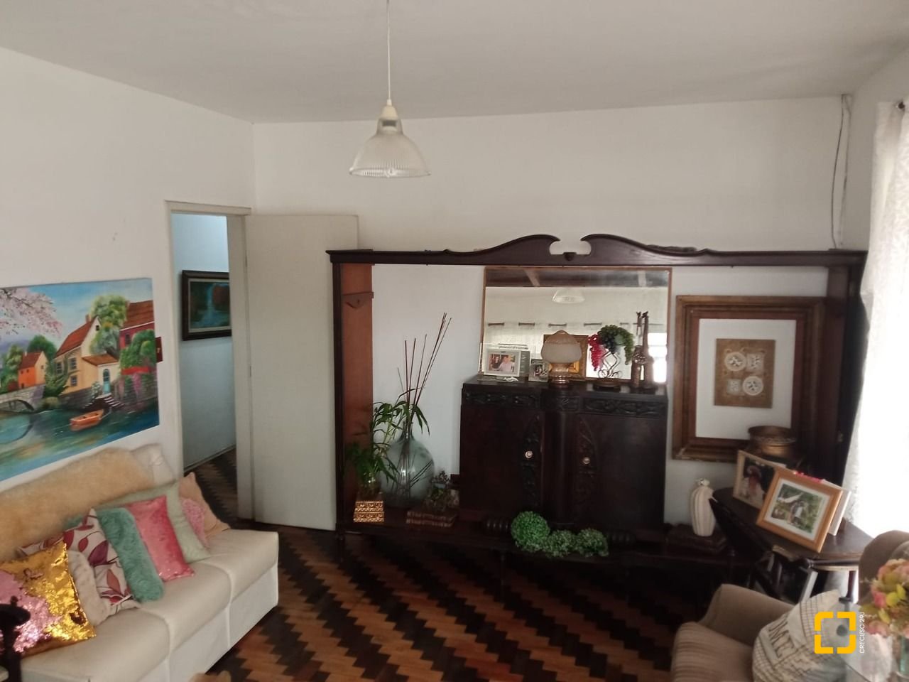 Casa com 150m², 3 quartos (sendo 1 suíte), 4 garagens, no bairro São Luiz em São José