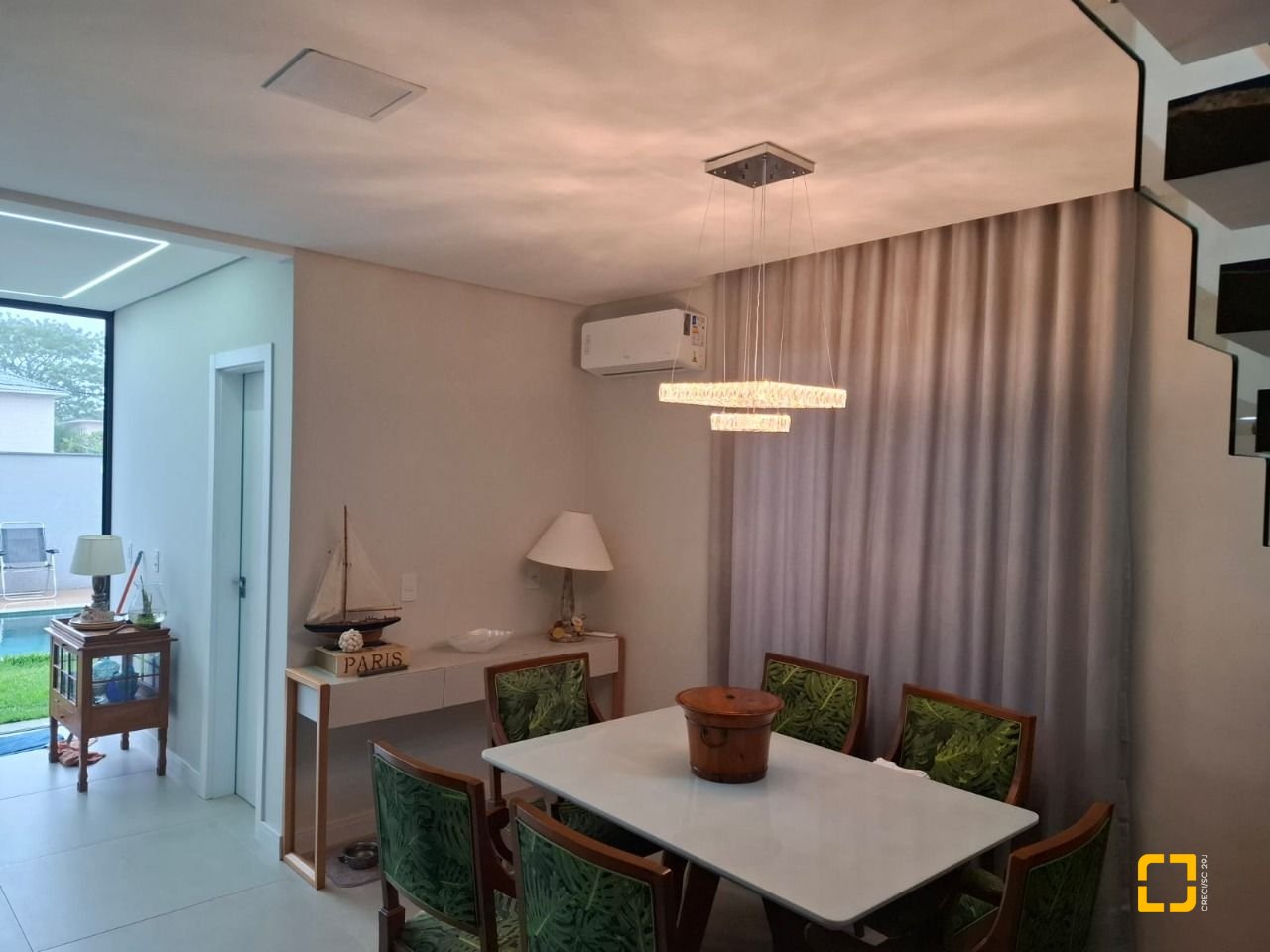 Casa com 157m², 6 quartos (sendo 3 suítes), 2 garagens, no bairro Ingleses em Florianópolis