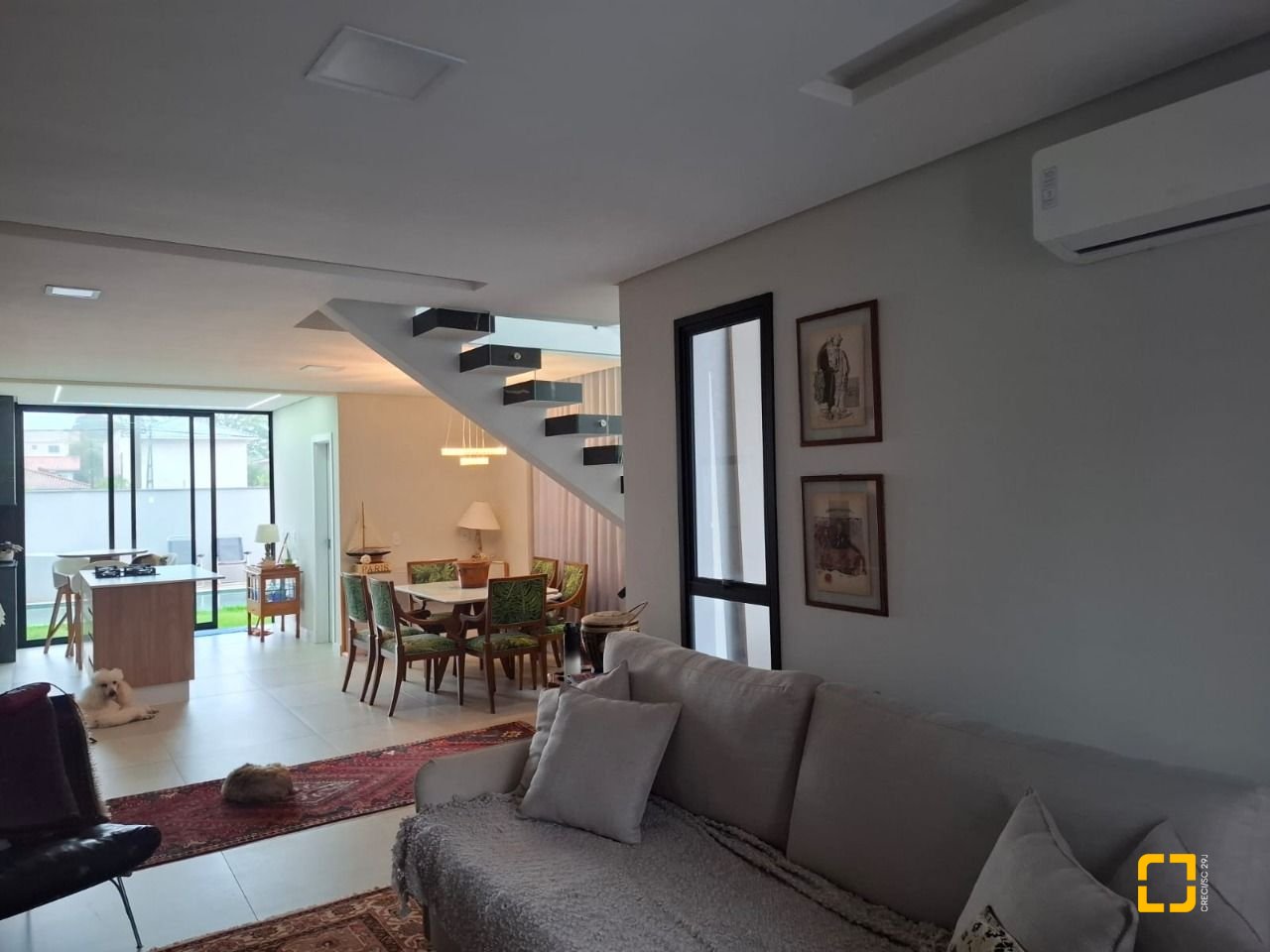 Casa com 157m², 6 quartos (sendo 3 suítes), 2 garagens, no bairro Ingleses em Florianópolis