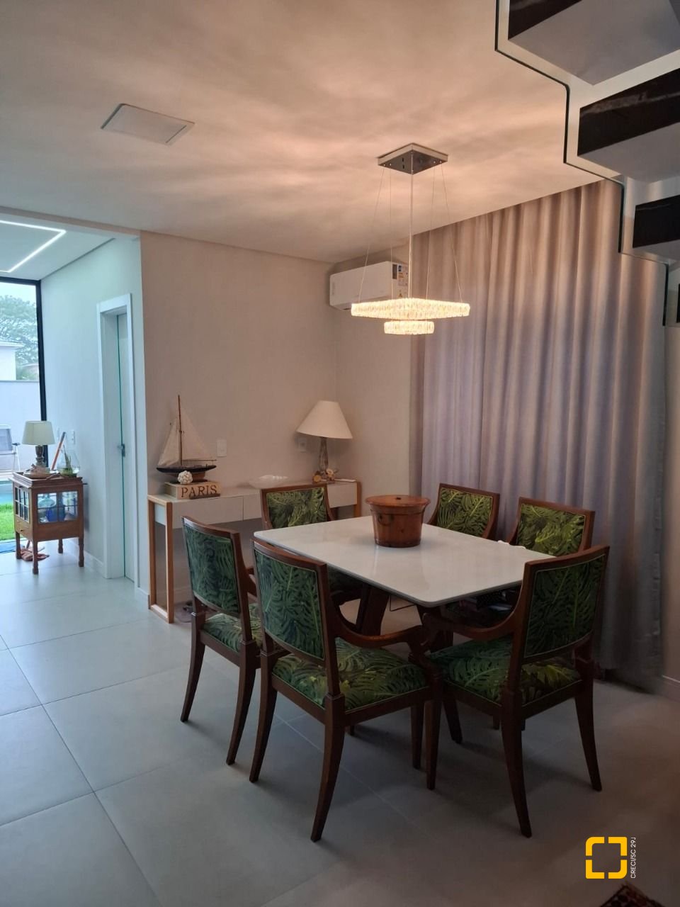 Casa com 157m², 6 quartos (sendo 3 suítes), 2 garagens, no bairro Ingleses em Florianópolis