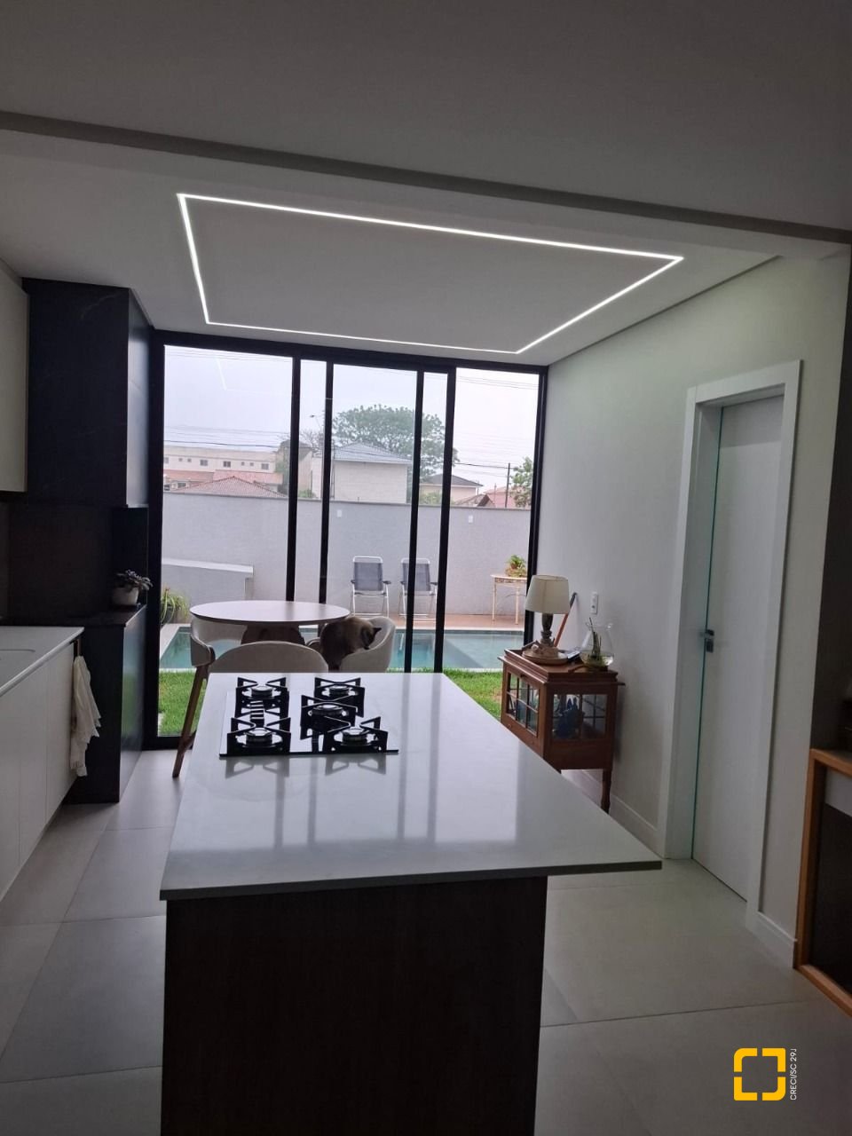 Casa com 157m², 6 quartos (sendo 3 suítes), 2 garagens, no bairro Ingleses em Florianópolis