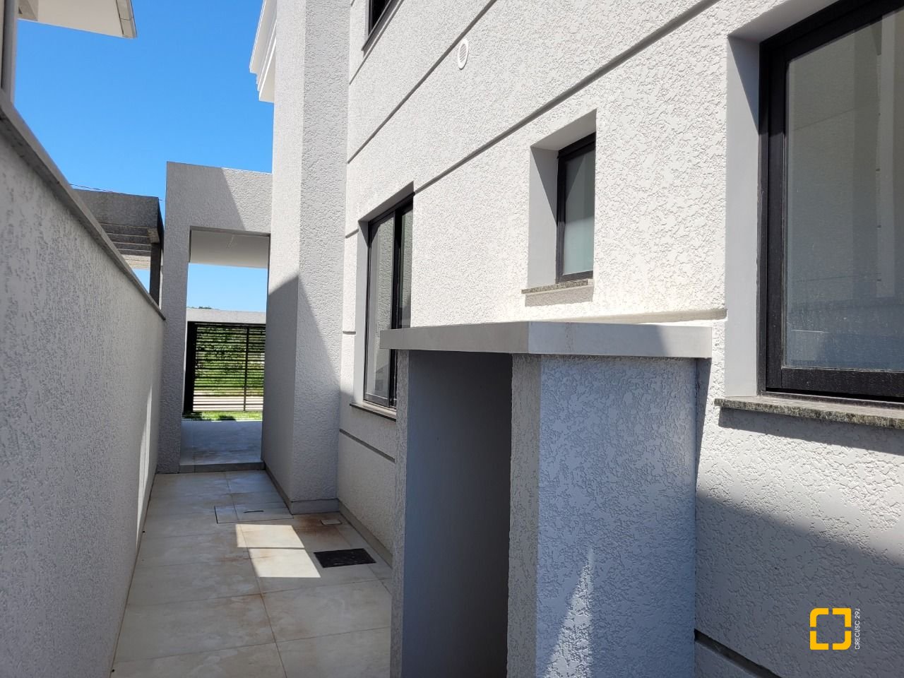 Casa com 157m², 6 quartos (sendo 3 suítes), 2 garagens, no bairro Ingleses em Florianópolis
