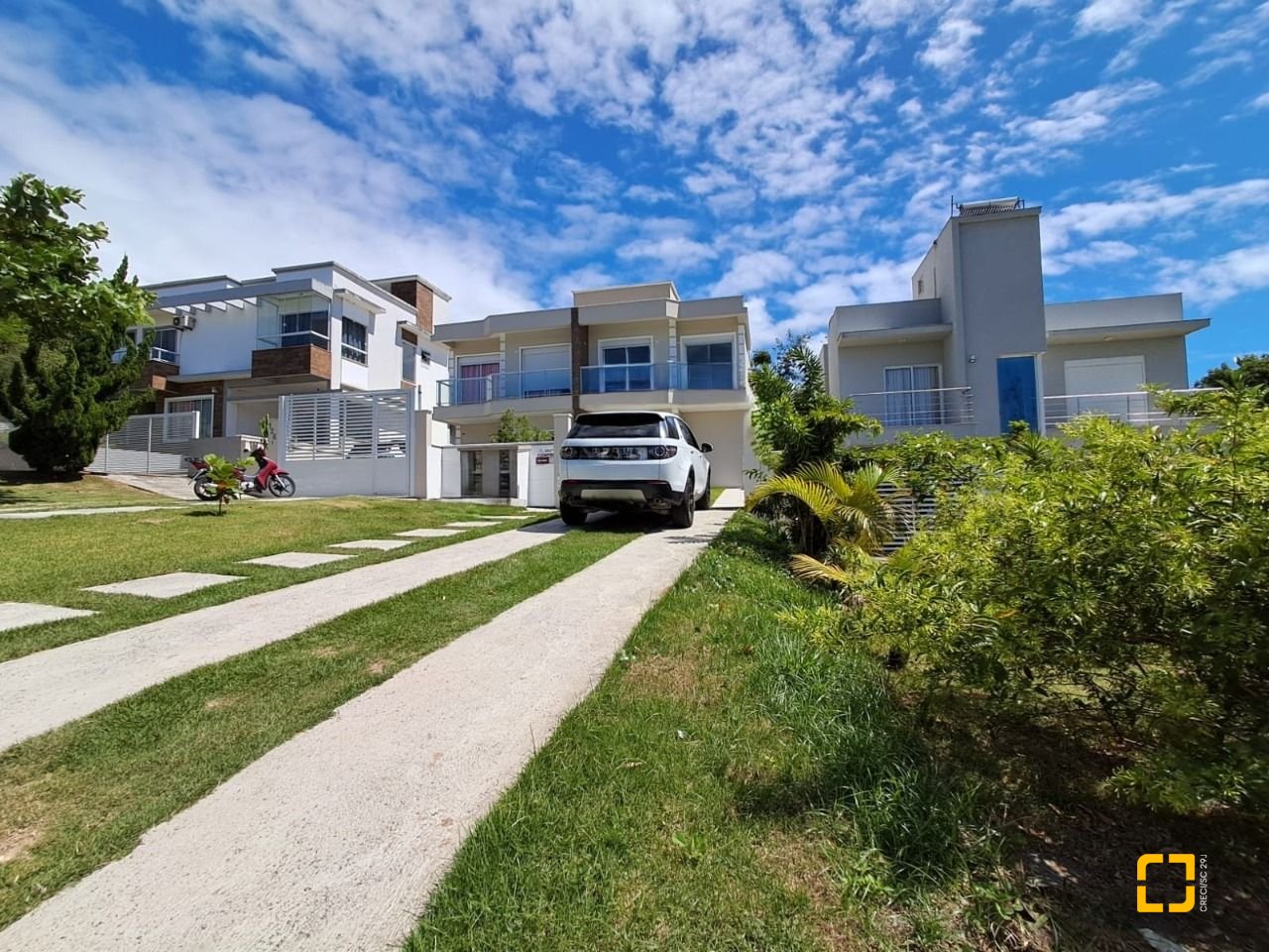 Casa com 181m², 8 quartos (sendo 4 suítes), 2 garagens, no bairro Ingleses em Florianópolis