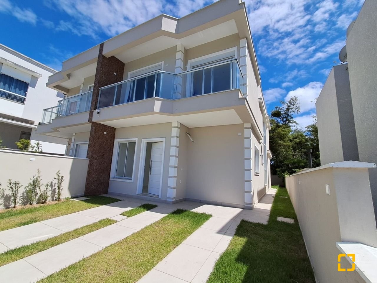 Casa com 181m², 8 quartos (sendo 4 suítes), 2 garagens, no bairro Ingleses em Florianópolis