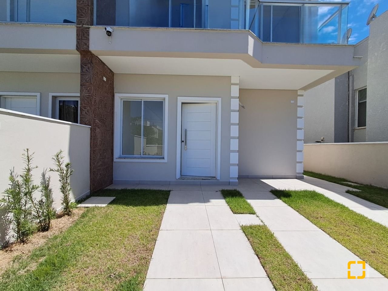 Casa com 181m², 8 quartos (sendo 4 suítes), 2 garagens, no bairro Ingleses em Florianópolis
