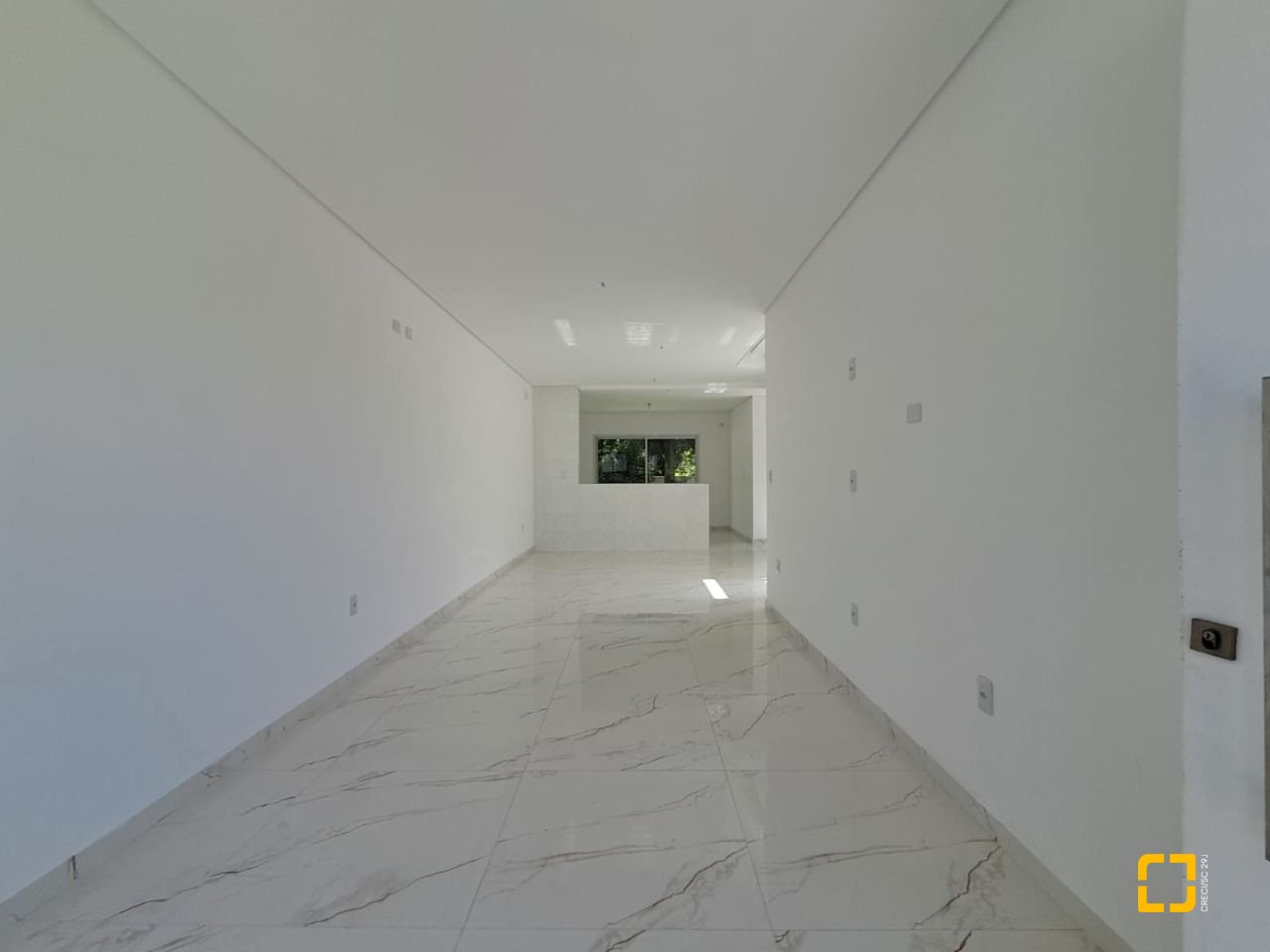 Casa com 181m², 8 quartos (sendo 4 suítes), 2 garagens, no bairro Ingleses em Florianópolis
