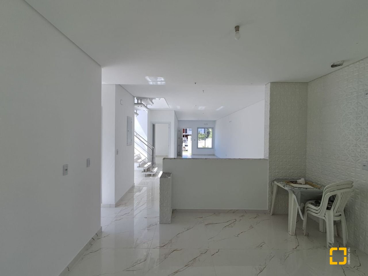 Casa com 181m², 8 quartos (sendo 4 suítes), 2 garagens, no bairro Ingleses em Florianópolis
