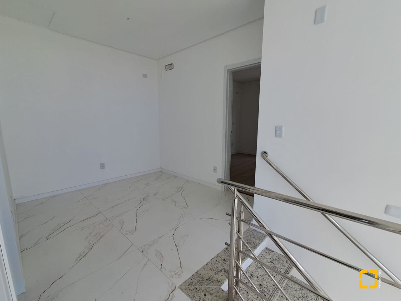 Casa com 181m², 8 quartos (sendo 4 suítes), 2 garagens, no bairro Ingleses em Florianópolis