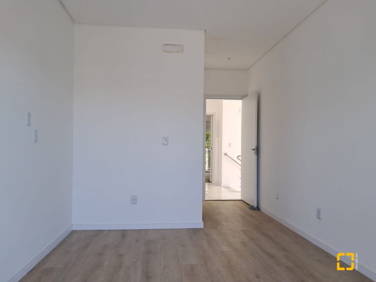 Casa com 181m², 8 quartos (sendo 4 suítes), 2 garagens, no bairro Ingleses em Florianópolis