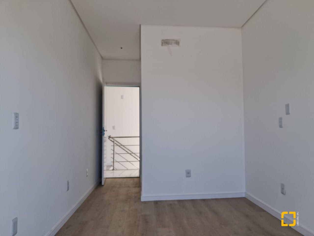Casa com 181m², 8 quartos (sendo 4 suítes), 2 garagens, no bairro Ingleses em Florianópolis