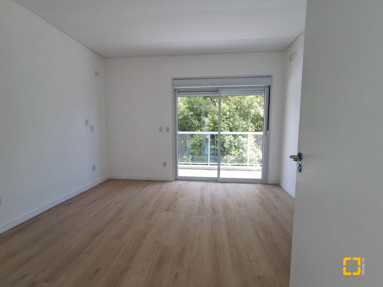 Casa com 181m², 8 quartos (sendo 4 suítes), 2 garagens, no bairro Ingleses em Florianópolis