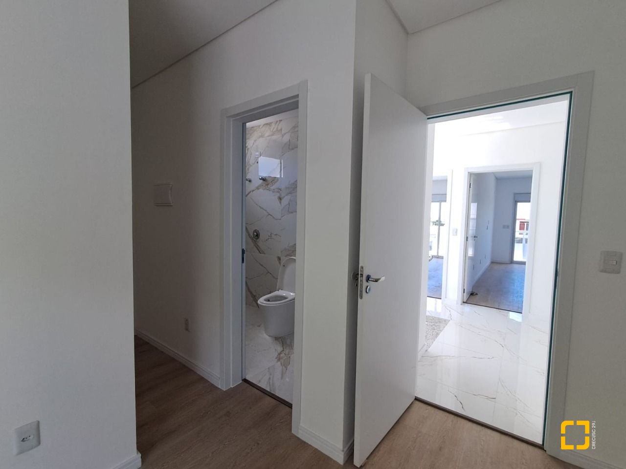 Casa com 181m², 8 quartos (sendo 4 suítes), 2 garagens, no bairro Ingleses em Florianópolis