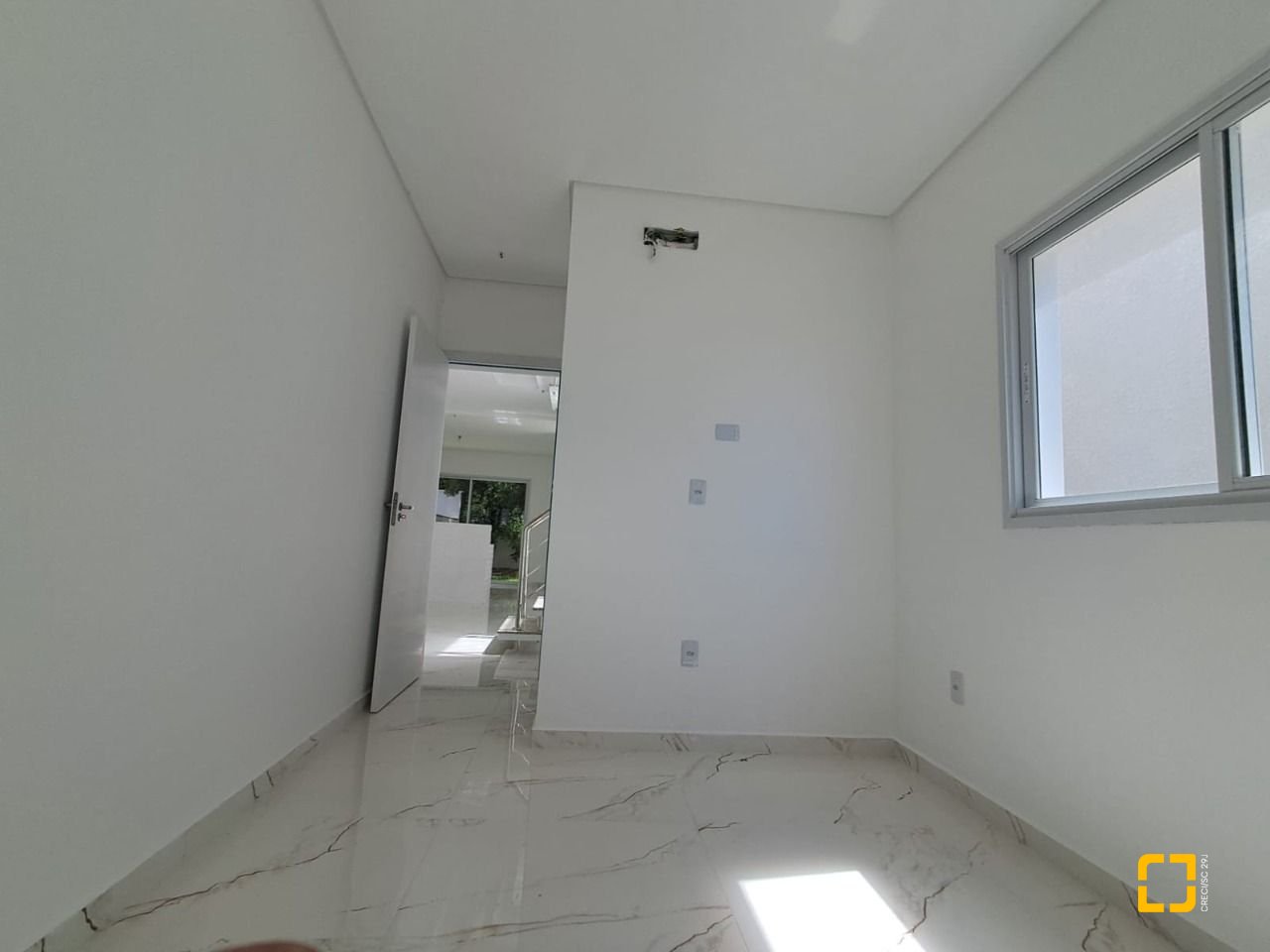 Casa com 181m², 8 quartos (sendo 4 suítes), 2 garagens, no bairro Ingleses em Florianópolis
