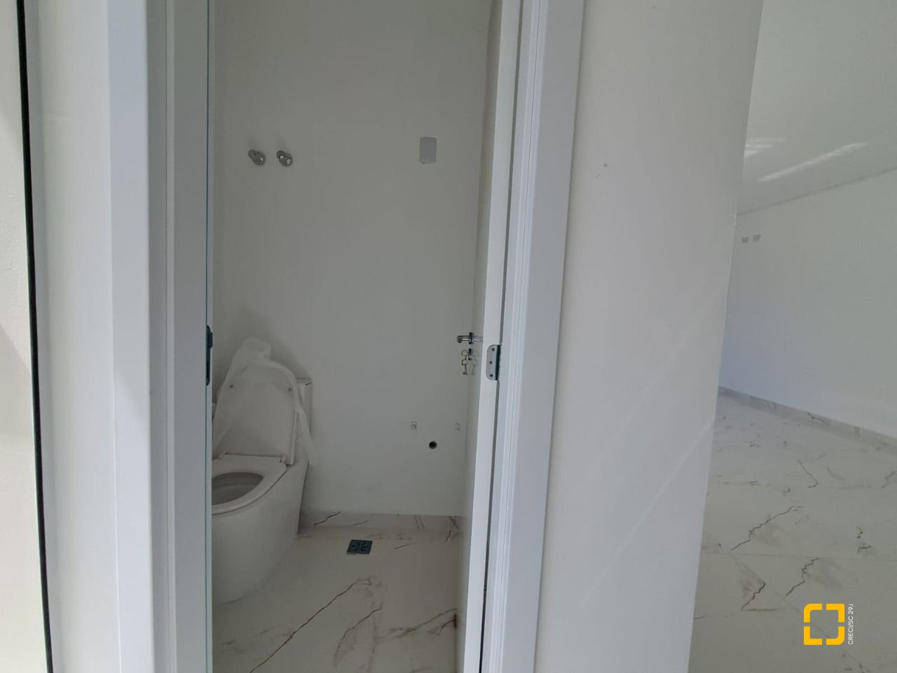 Casa com 181m², 8 quartos (sendo 4 suítes), 2 garagens, no bairro Ingleses em Florianópolis