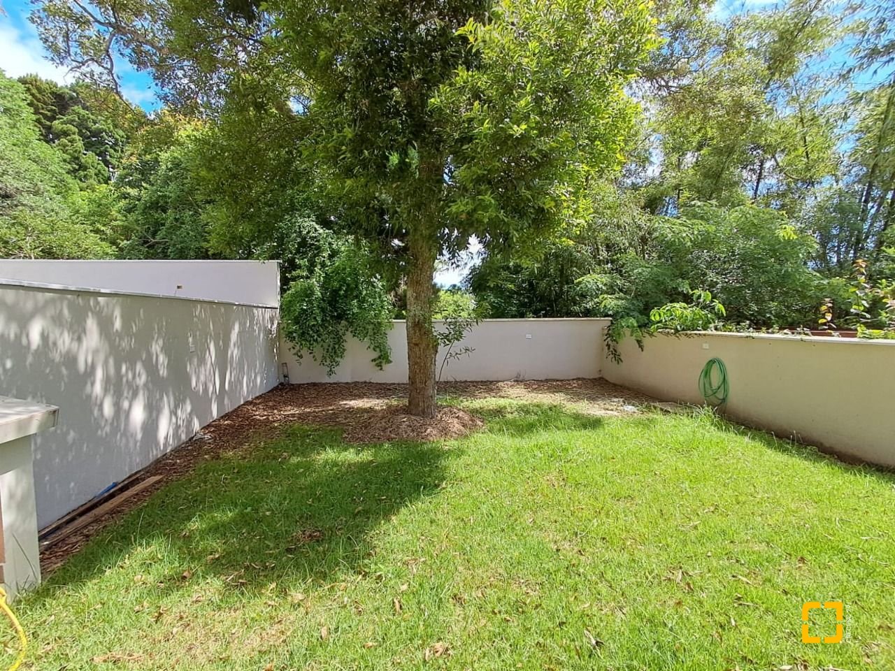 Casa com 181m², 8 quartos (sendo 4 suítes), 2 garagens, no bairro Ingleses em Florianópolis